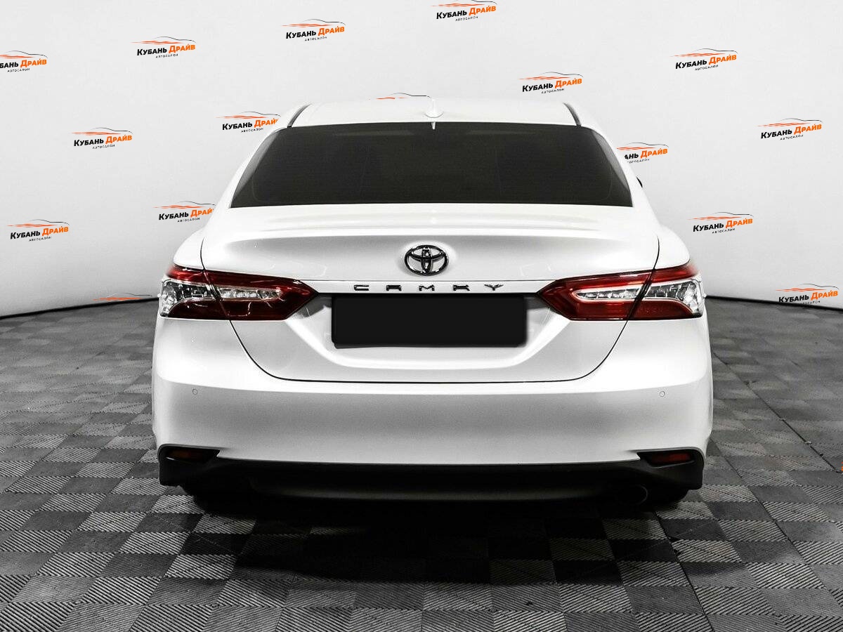 Toyota Camry 2020 года с пробегом. Фото: #5