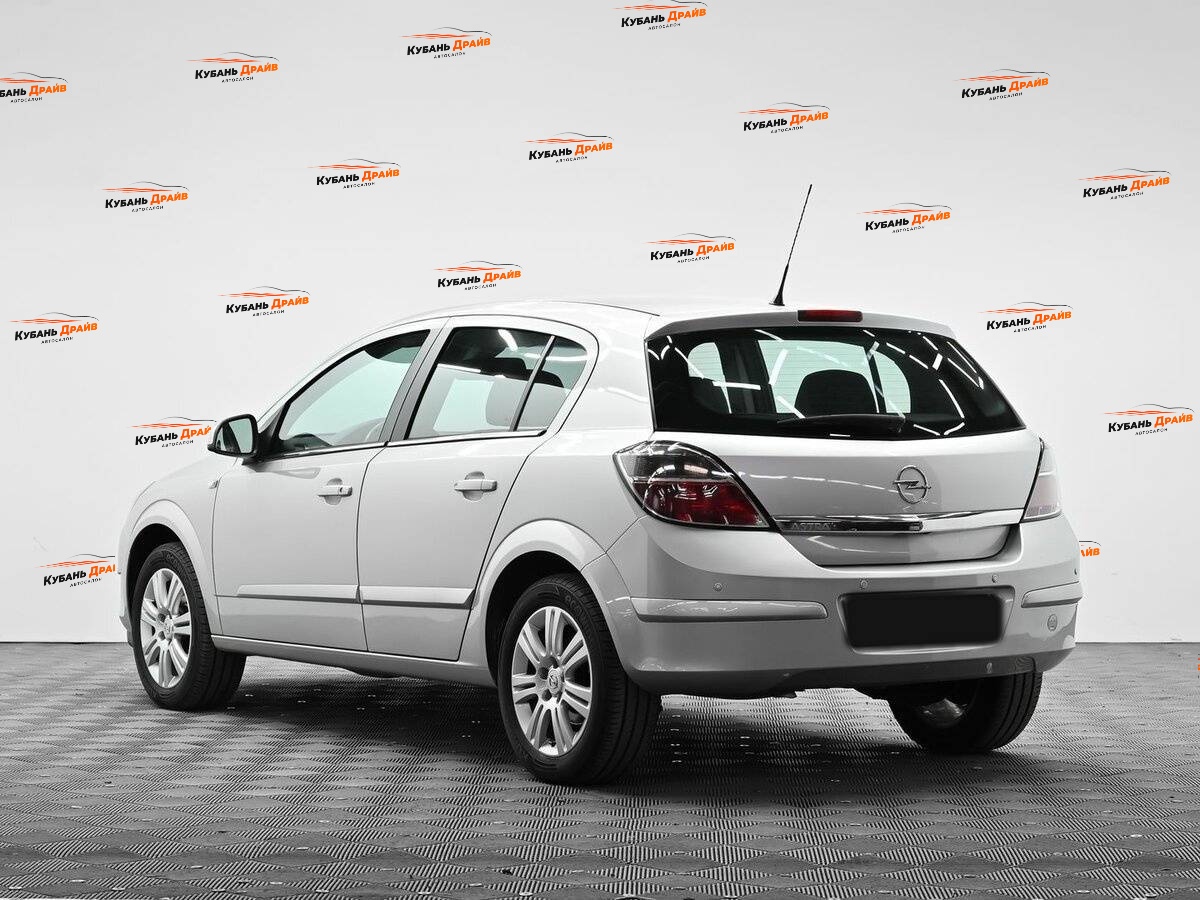 Opel Astra 2012 года с пробегом. Фото: #2