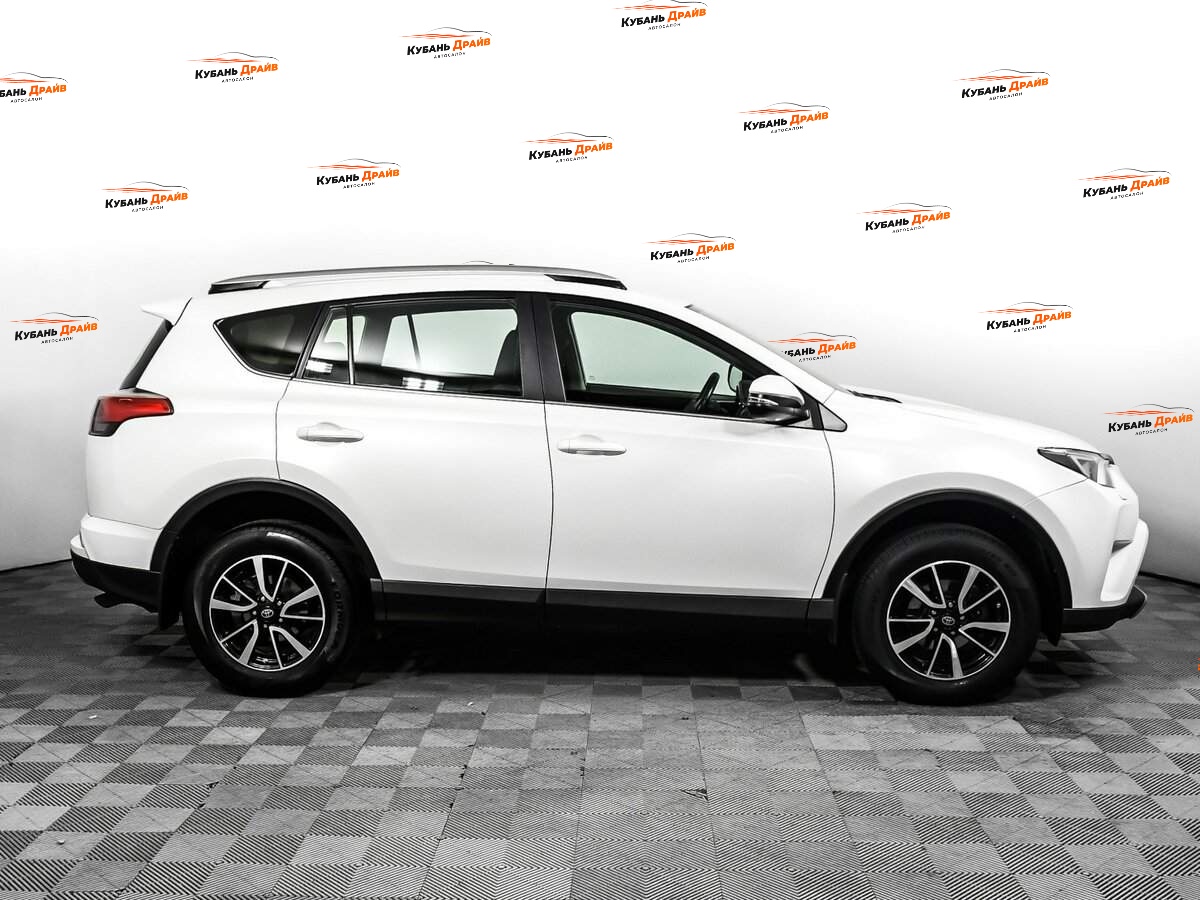 Toyota RAV4 2017 года с пробегом. Фото: #3