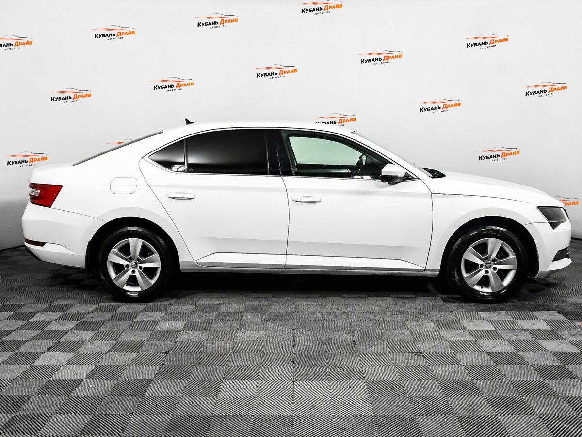 Skoda Superb 2016 года с пробегом. Фото: #3