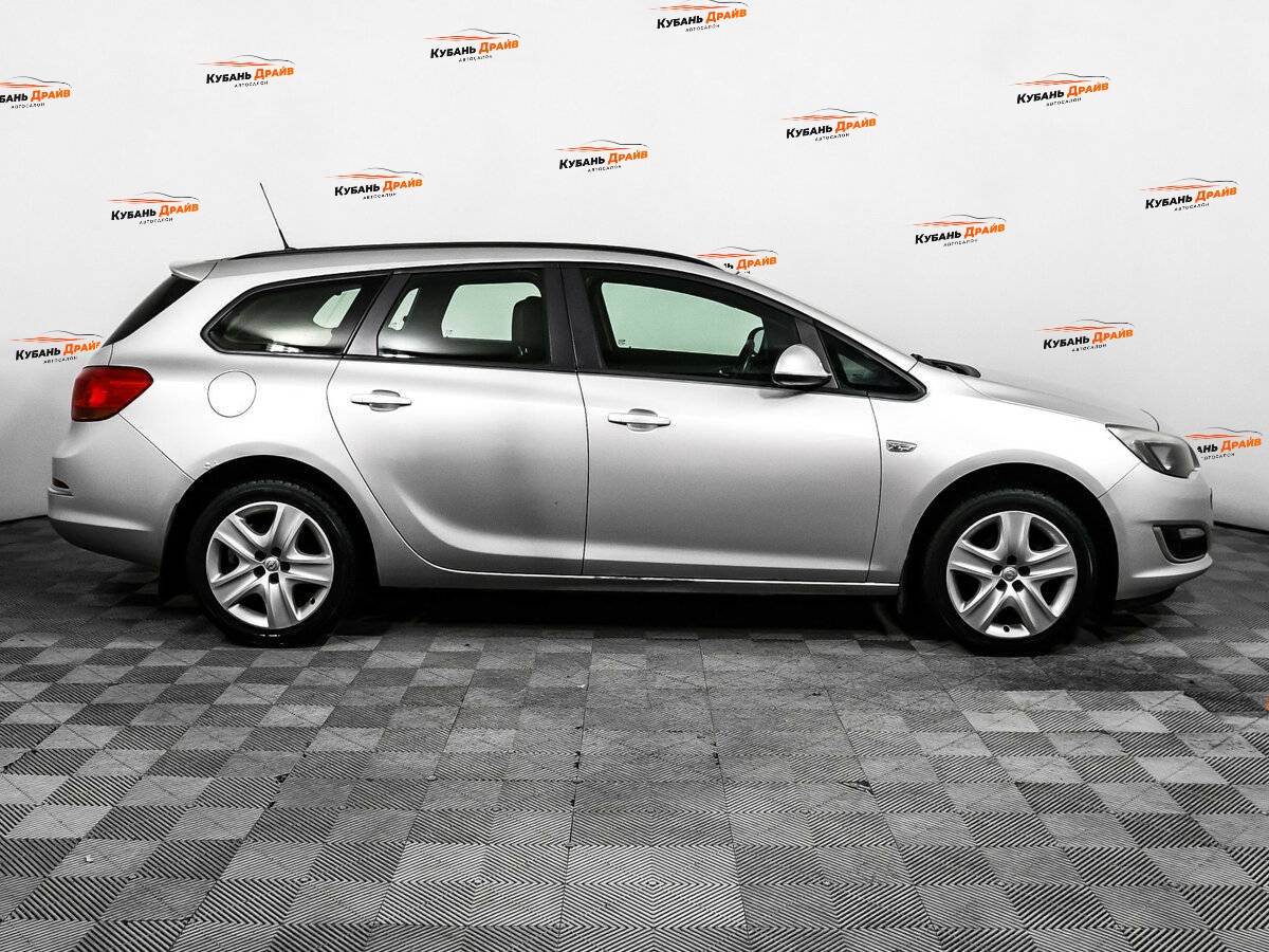 Opel Astra 2013 года с пробегом. Фото: #3