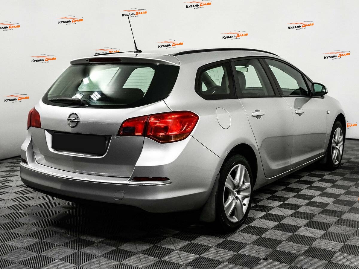 Opel Astra 2013 года с пробегом. Фото: #4