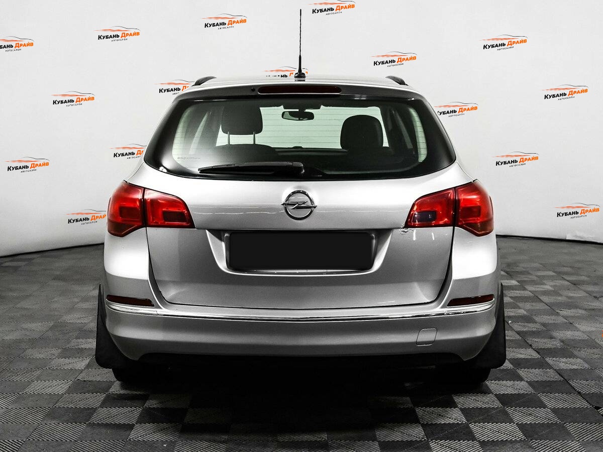 Opel Astra 2013 года с пробегом. Фото: #5