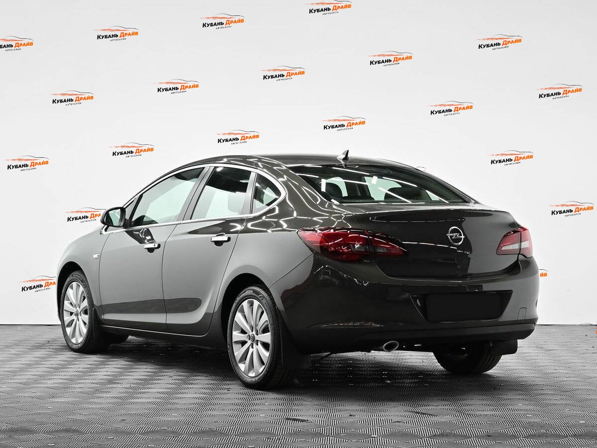 Opel Astra 2013 года с пробегом. Фото: #2