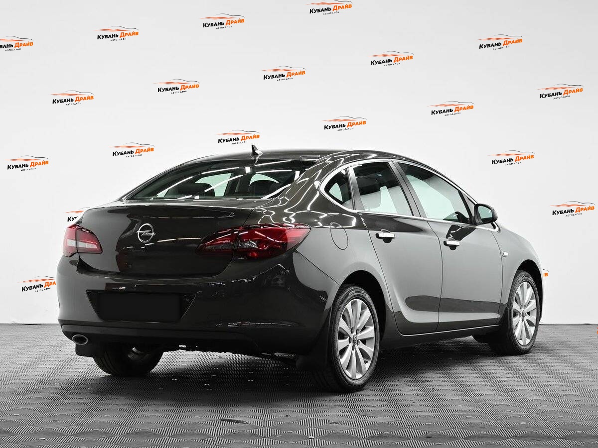 Opel Astra 2013 года с пробегом. Фото: #3