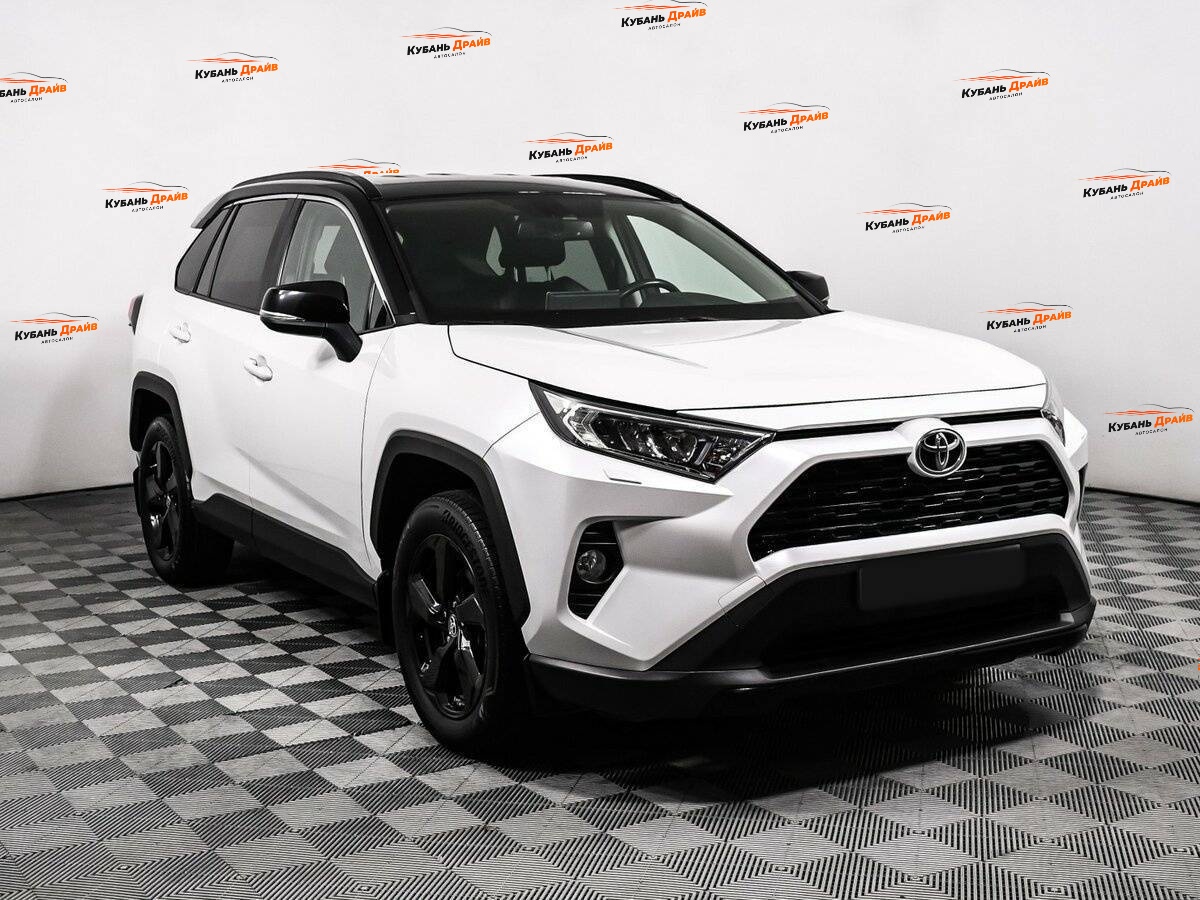 Toyota RAV4 2021 года с пробегом. Фото: #2