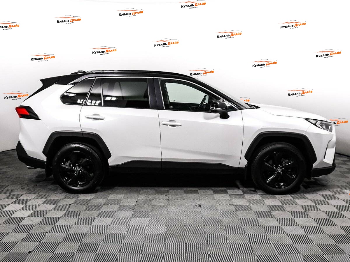 Toyota RAV4 2021 года с пробегом. Фото: #3