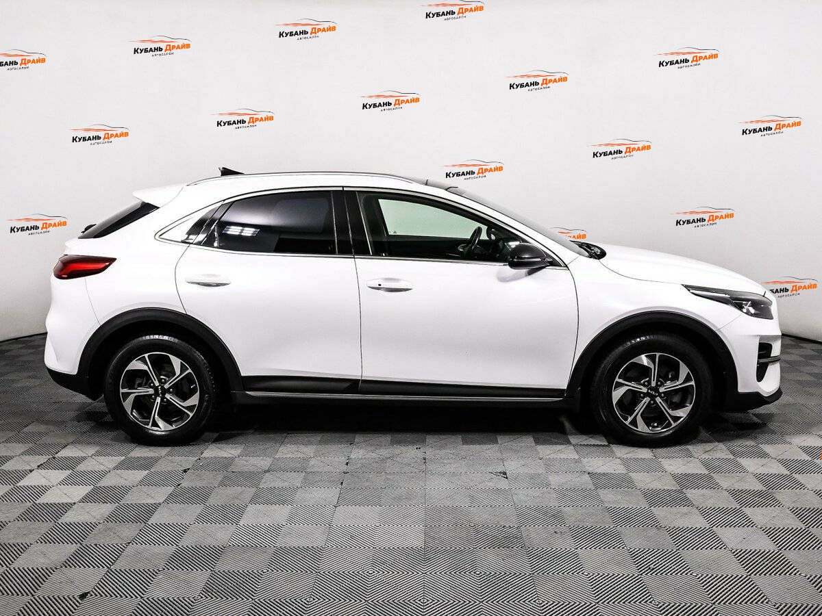 Kia XCeed 2021 года с пробегом. Фото: #3