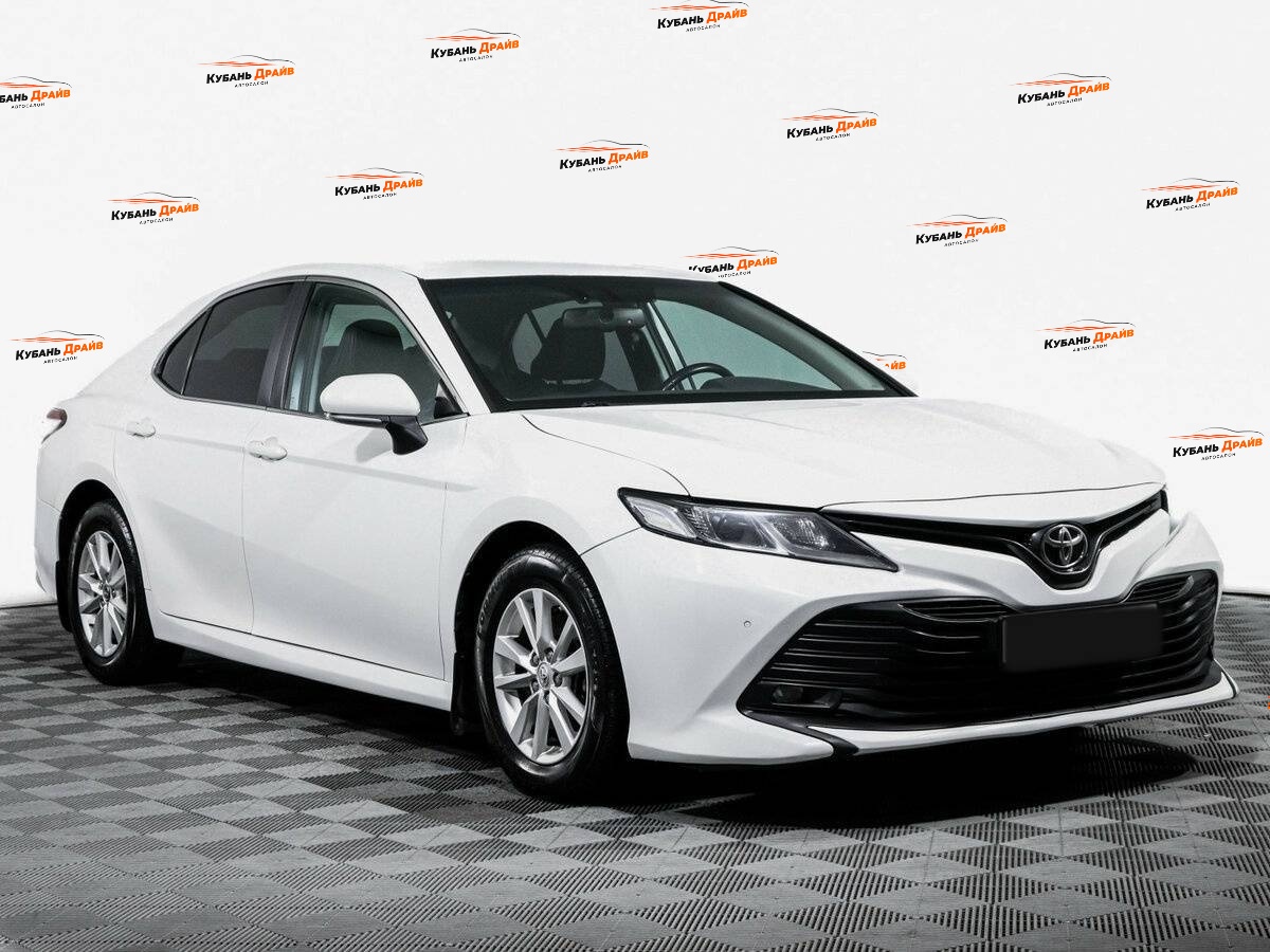 Toyota Camry 2018 года с пробегом. Фото: #2