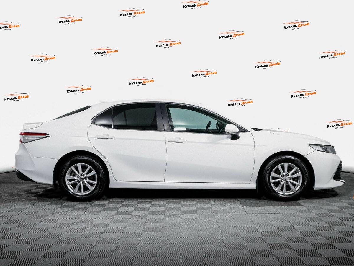 Toyota Camry 2018 года с пробегом. Фото: #3