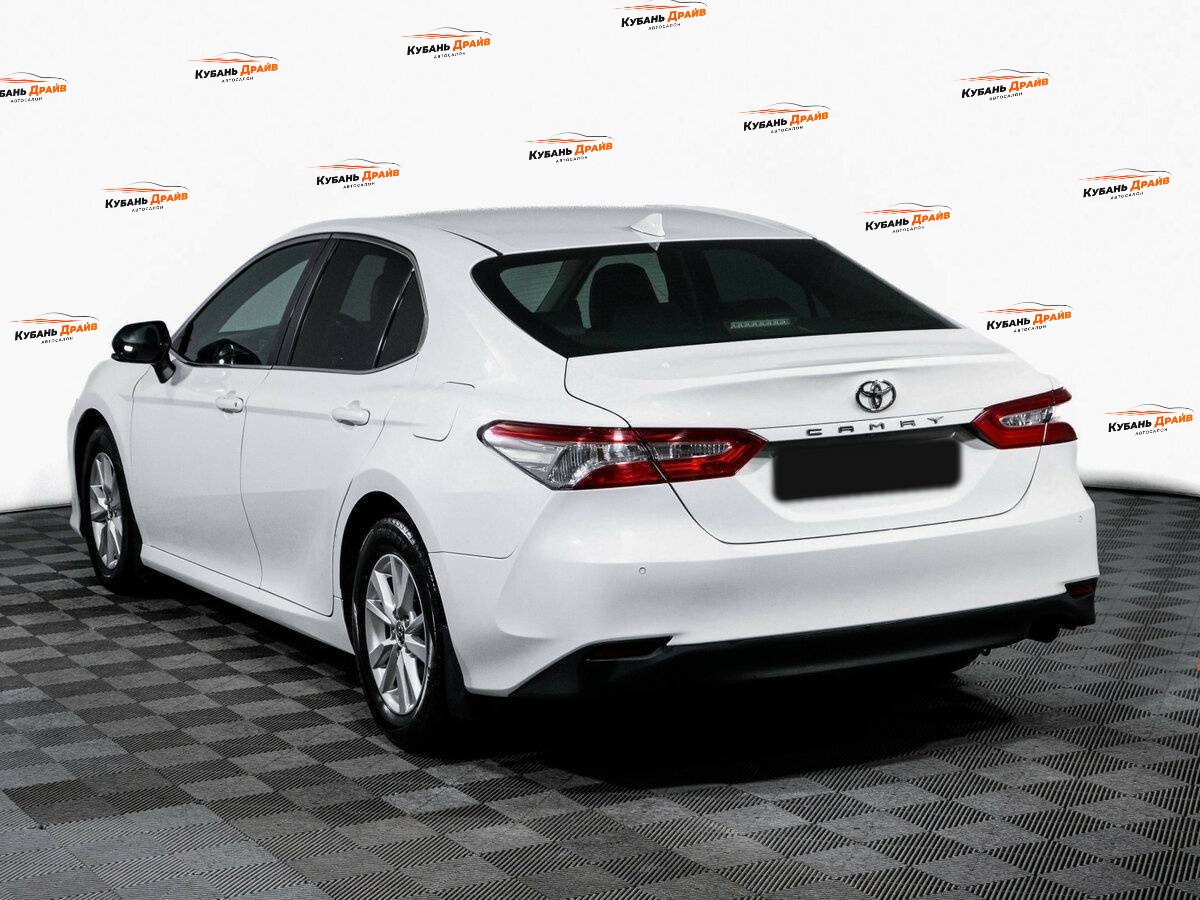 Toyota Camry 2018 года с пробегом. Фото: #6