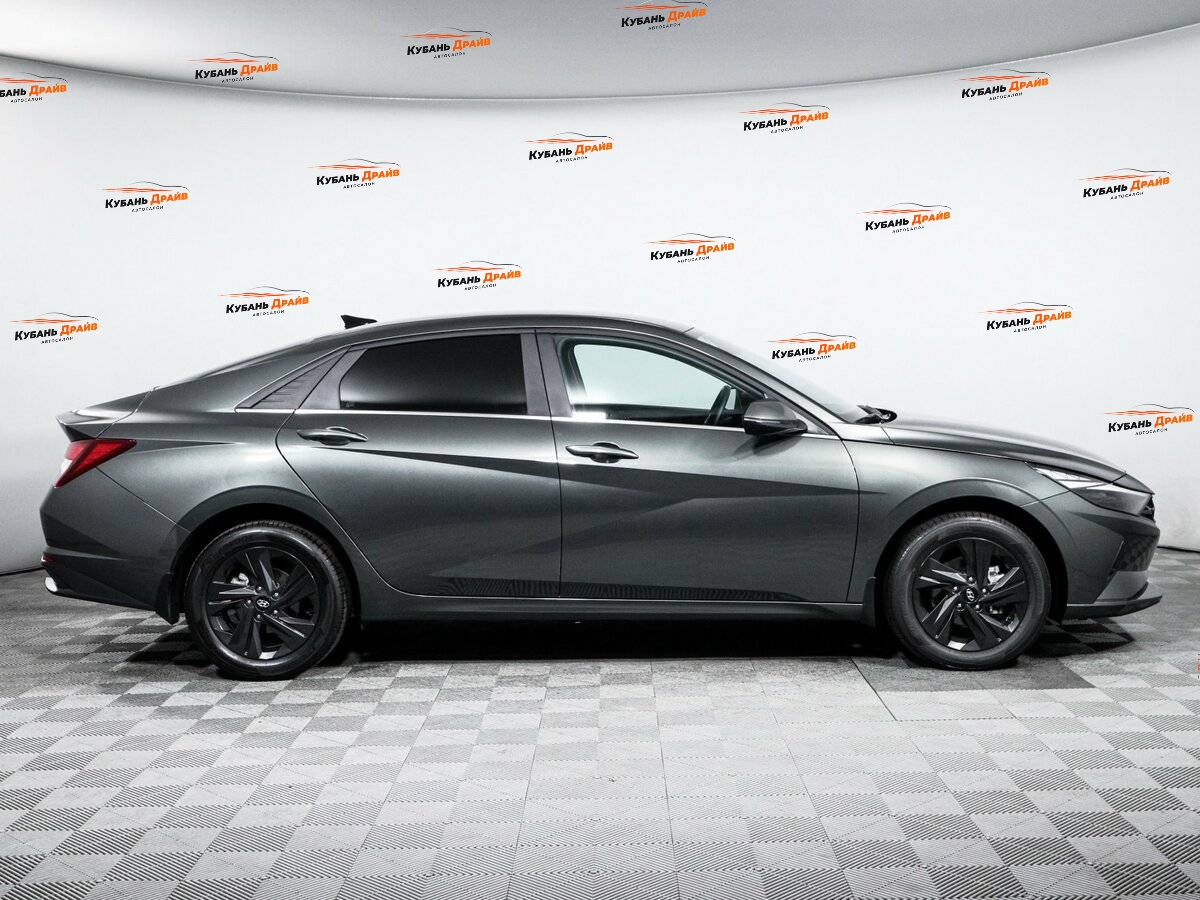 Hyundai Elantra 2021 года с пробегом. Фото: #3
