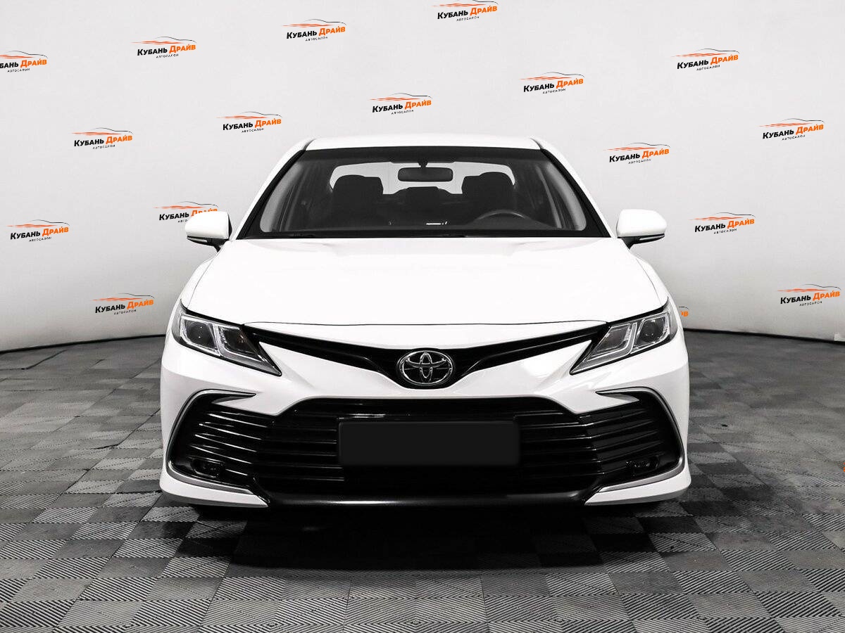 Toyota Camry 2021 года с пробегом. Фото: #1