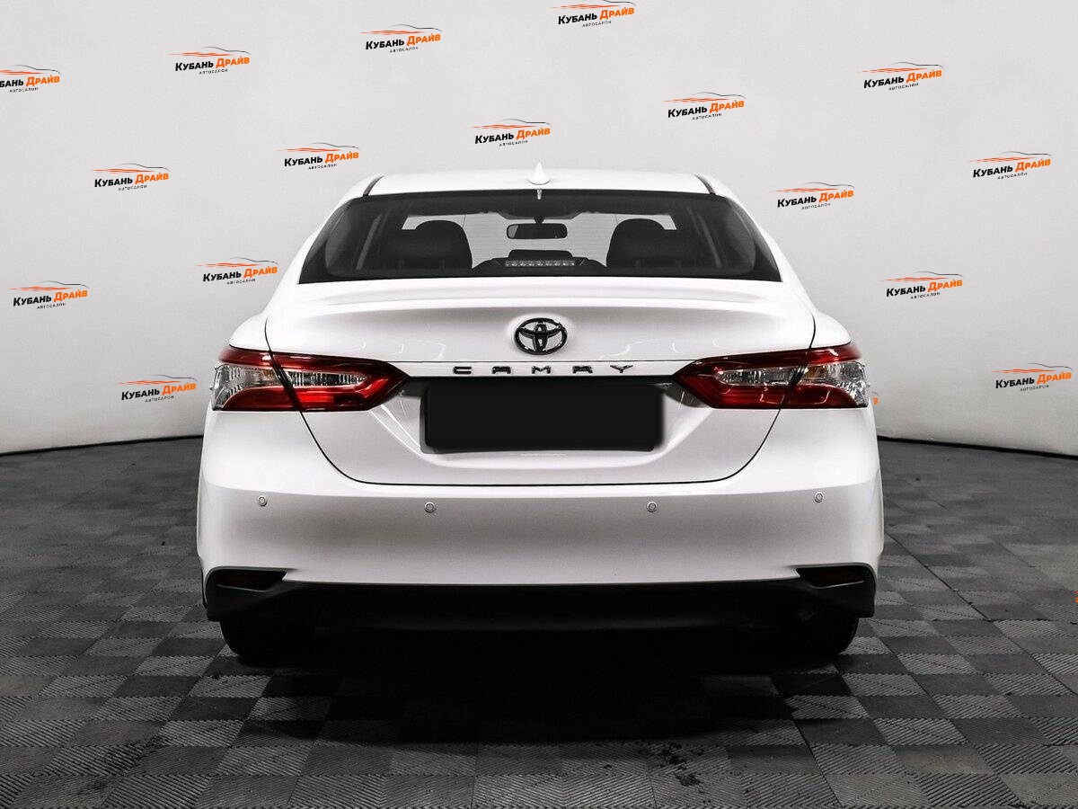 Toyota Camry 2021 года с пробегом. Фото: #5
