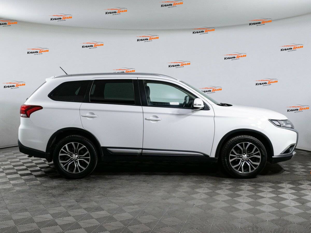 Mitsubishi Outlander 2016 года с пробегом. Фото: #3