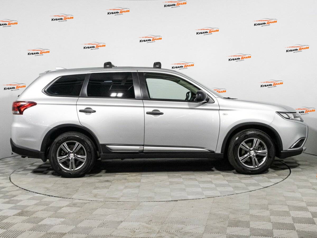 Mitsubishi Outlander 2017 года с пробегом. Фото: #3