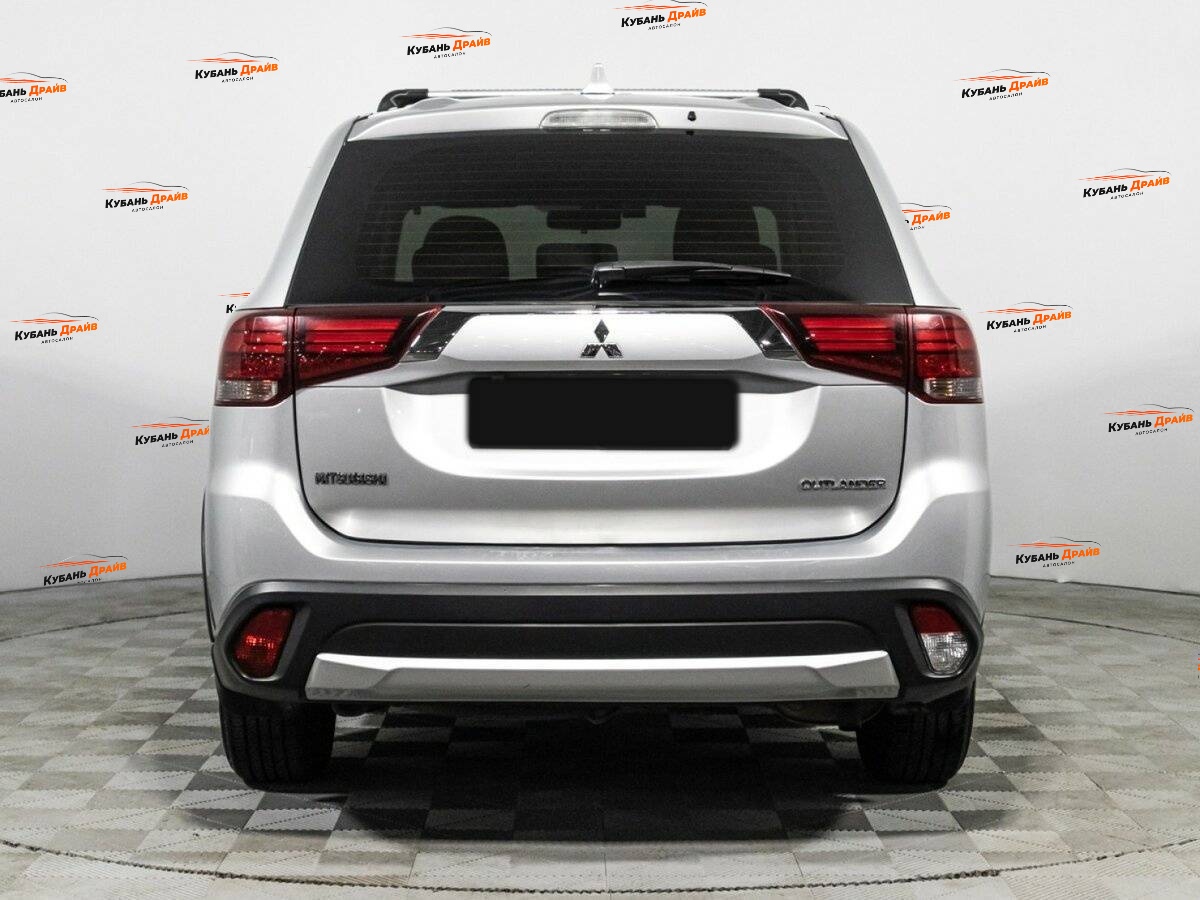 Mitsubishi Outlander 2017 года с пробегом. Фото: #5