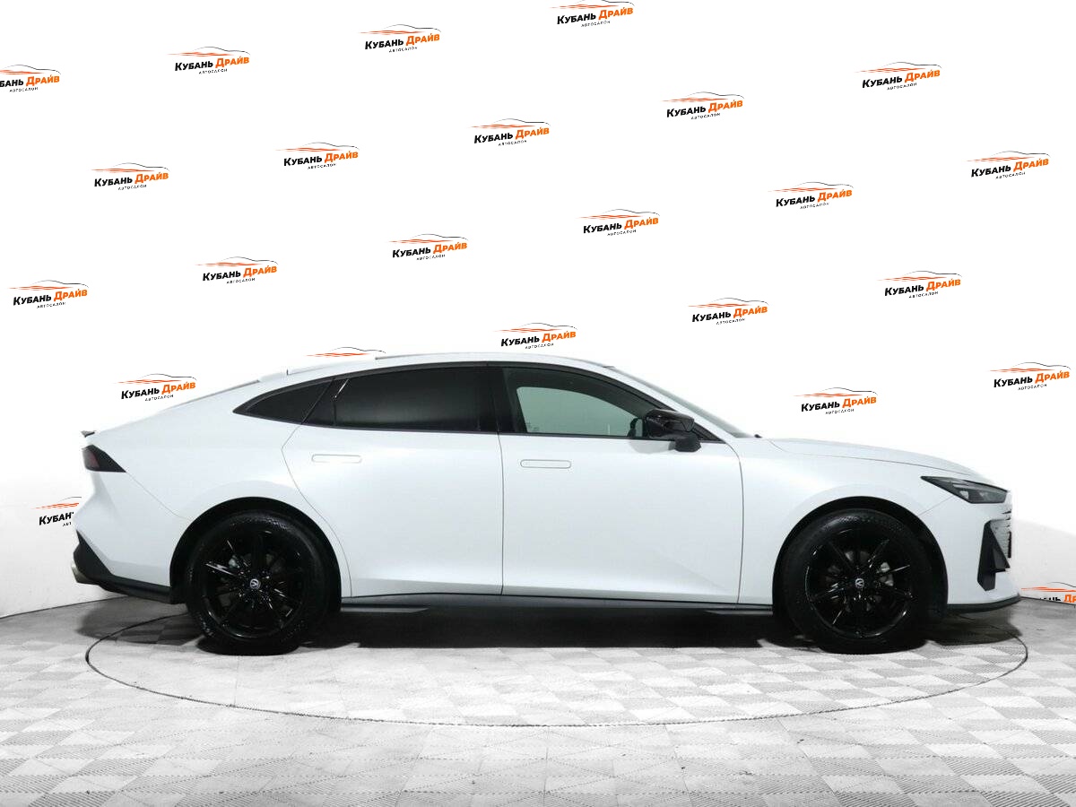 Changan UNI-V 2022 года с пробегом. Фото: #2