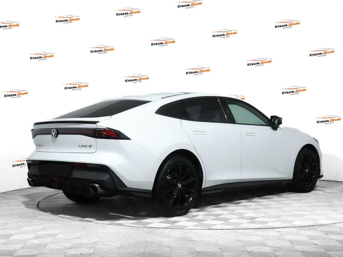 Changan UNI-V 2022 года с пробегом. Фото: #3