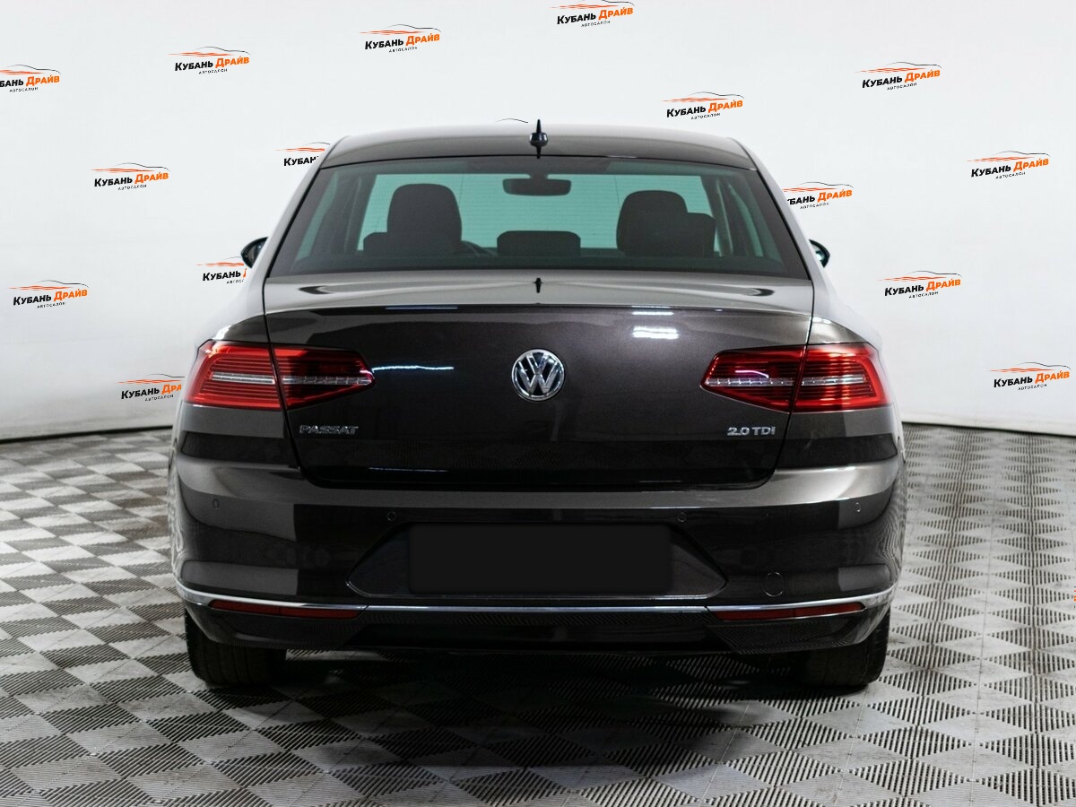 Volkswagen Passat 2017 года с пробегом. Фото: #4