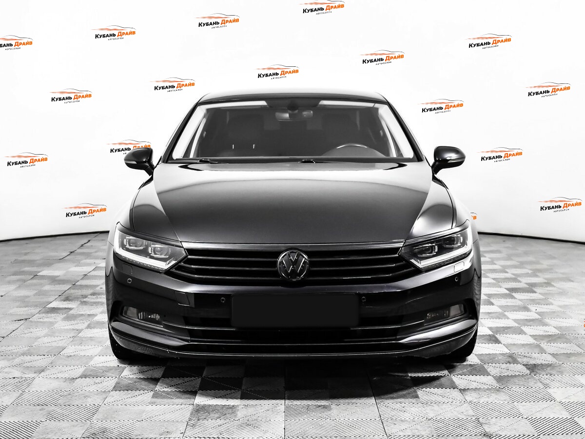 Volkswagen Passat 2018 года с пробегом. Фото: #1