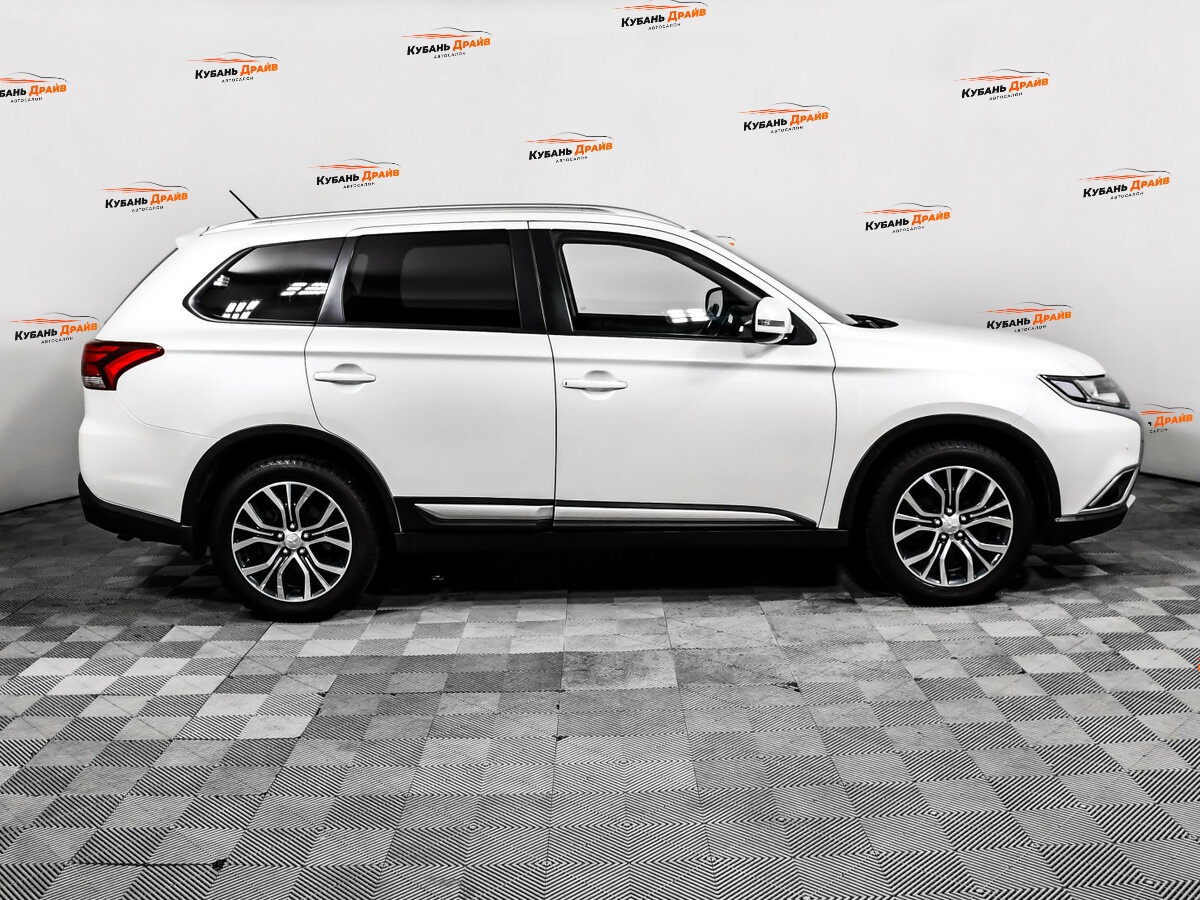 Mitsubishi Outlander 2016 года с пробегом. Фото: #3