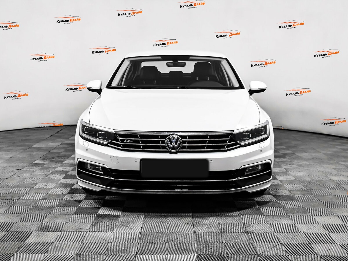 Volkswagen Passat 2018 года с пробегом. Фото: #1