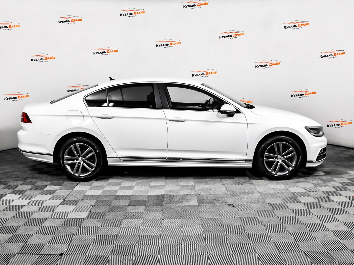 Volkswagen Passat 2018 года с пробегом. Фото: #3