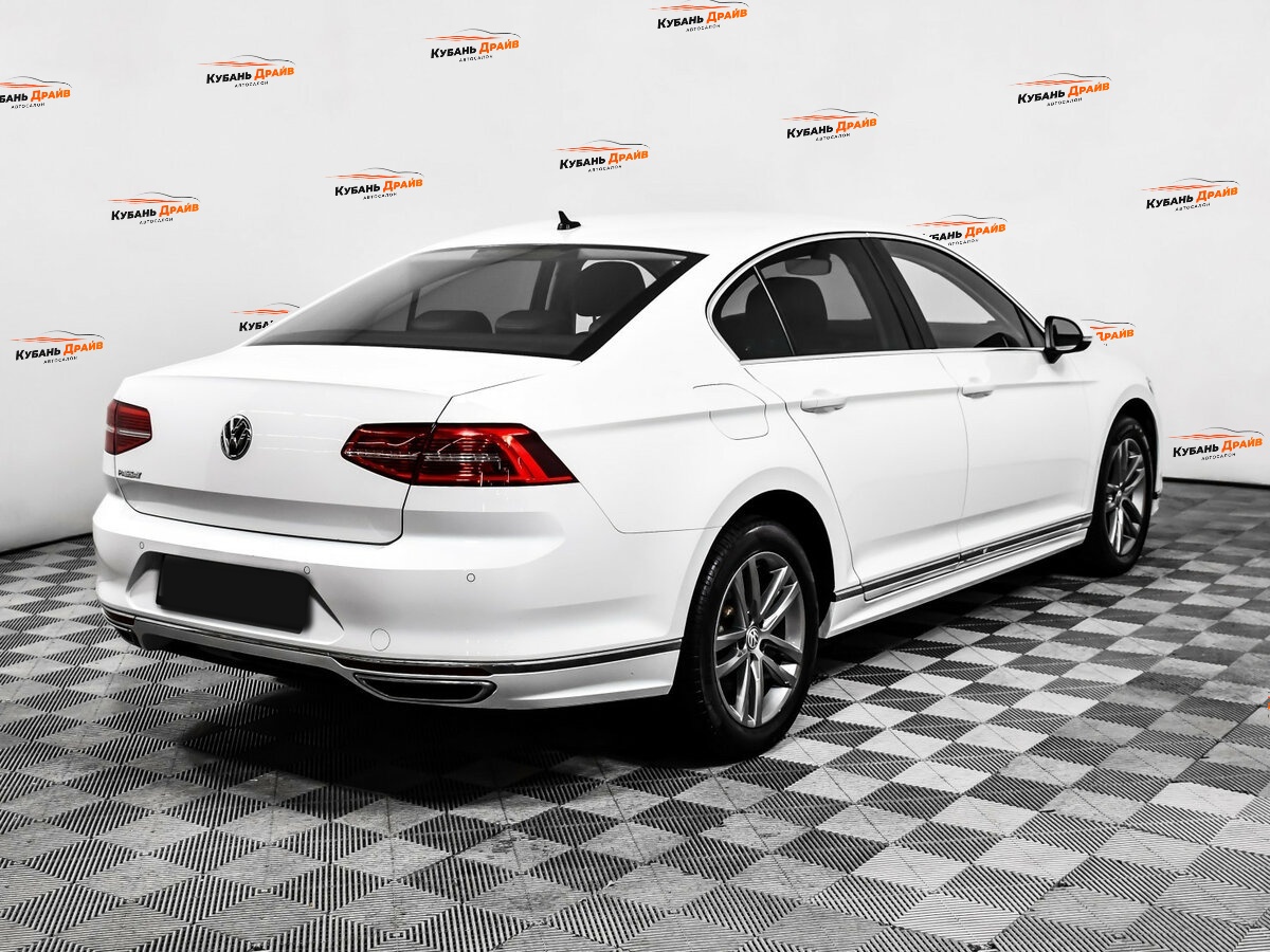 Volkswagen Passat 2018 года с пробегом. Фото: #4