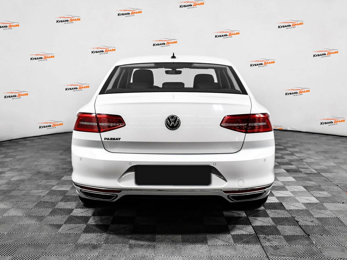 Volkswagen Passat 2018 года с пробегом. Фото: #5