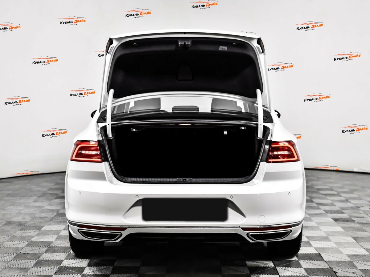 Volkswagen Passat 2018 года с пробегом. Фото: #11