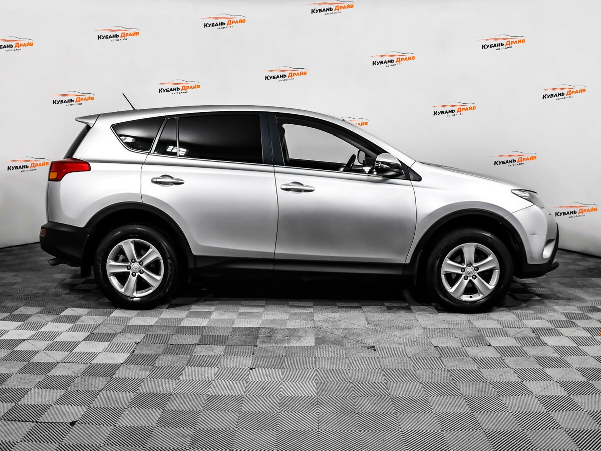 Toyota RAV4 2013 года с пробегом. Фото: #3