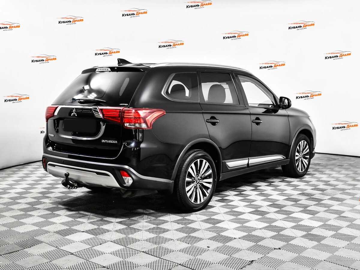 Mitsubishi Outlander 2018 года с пробегом. Фото: #3