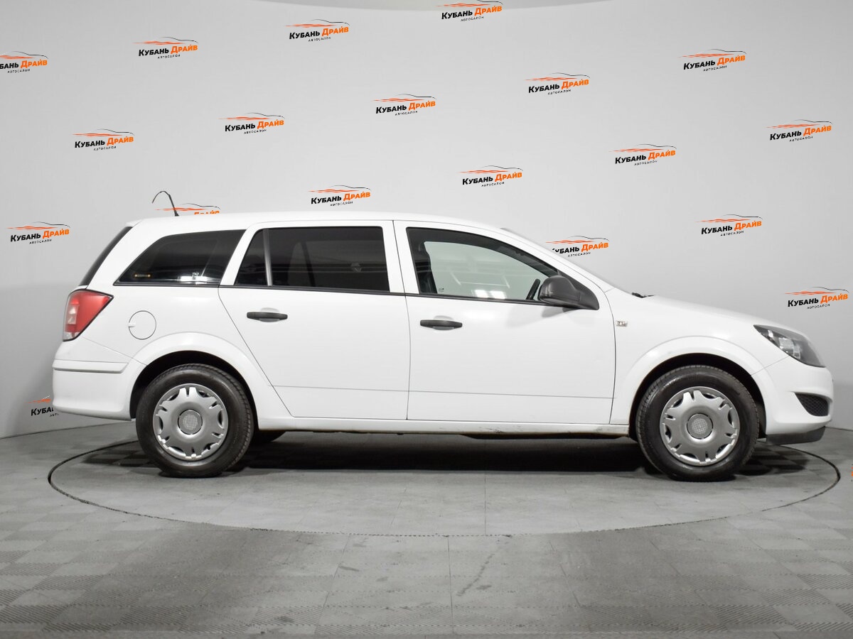 Opel Astra 2013 года с пробегом. Фото: #3