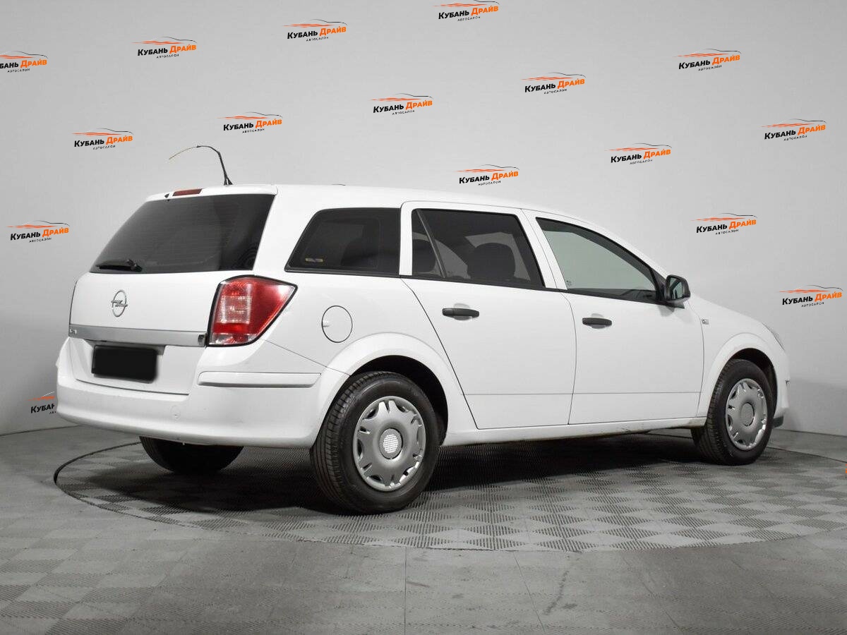 Opel Astra 2013 года с пробегом. Фото: #4