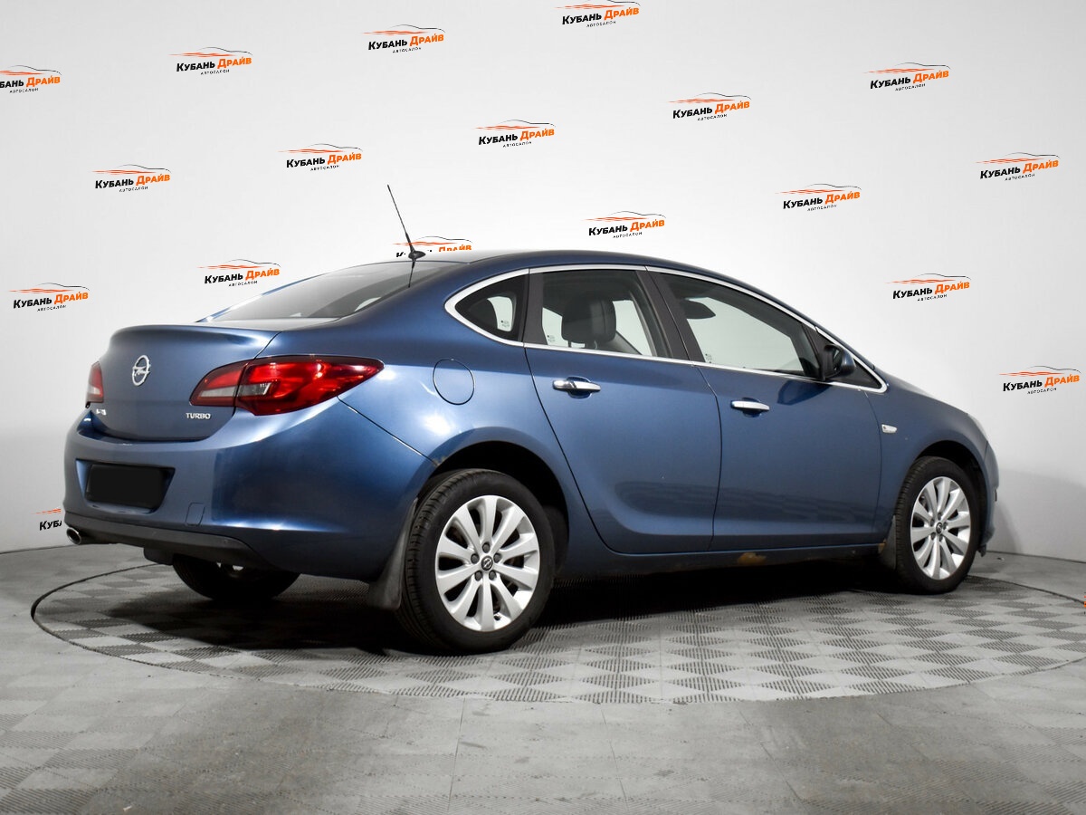 Opel Astra 2013 года с пробегом. Фото: #3