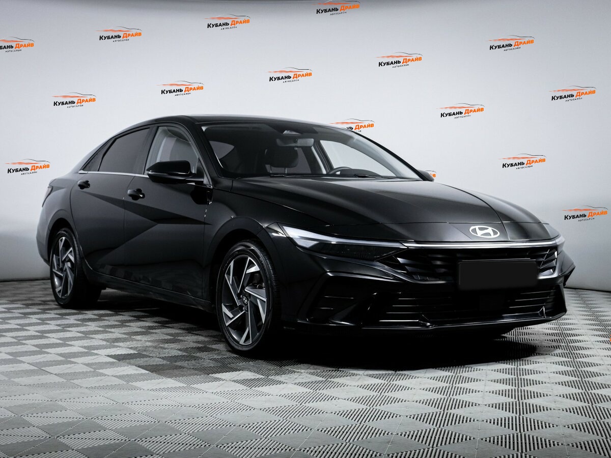 Hyundai Elantra 2023 года с пробегом. Фото: #2