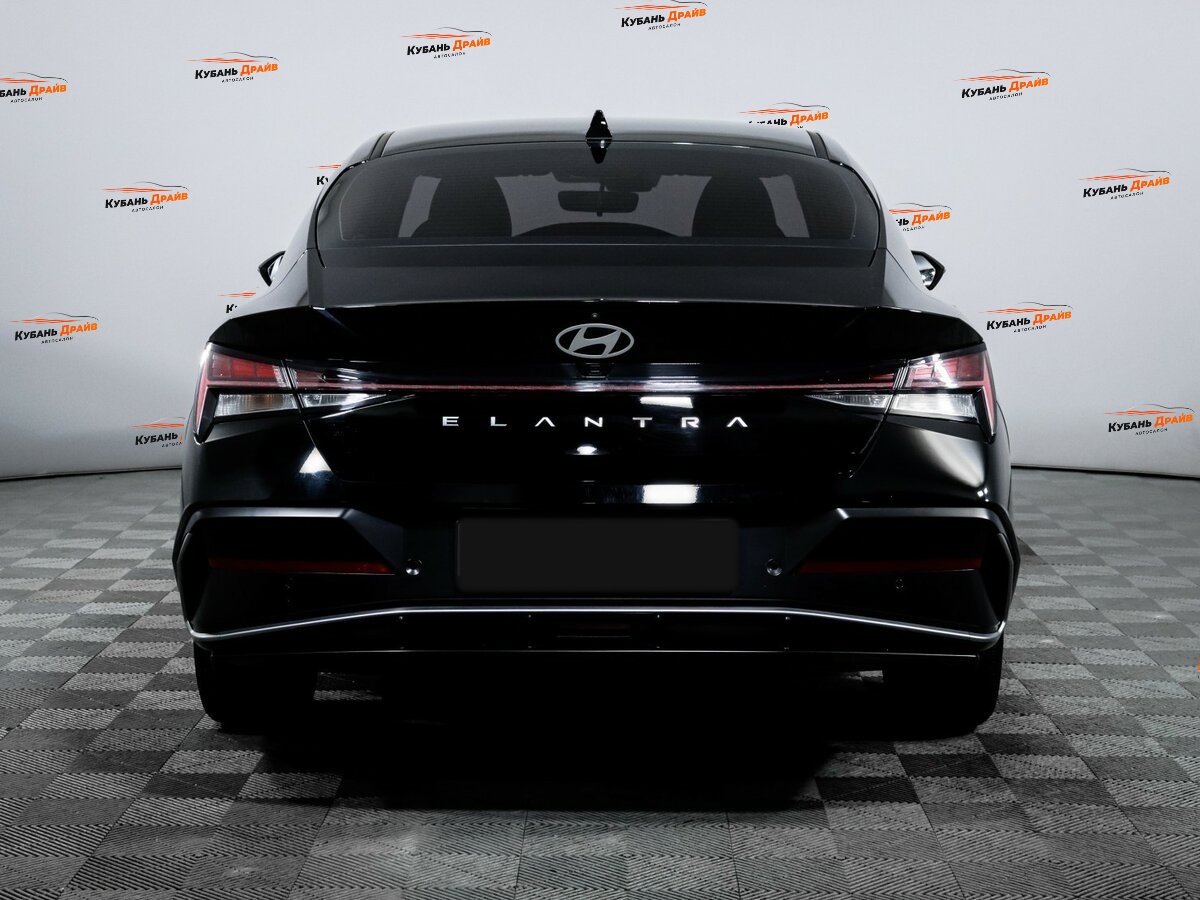 Hyundai Elantra 2023 года с пробегом. Фото: #4
