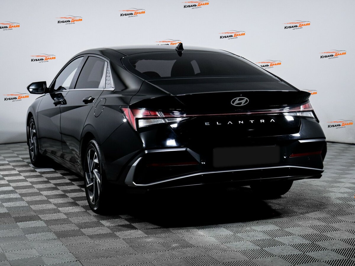 Hyundai Elantra 2023 года с пробегом. Фото: #5