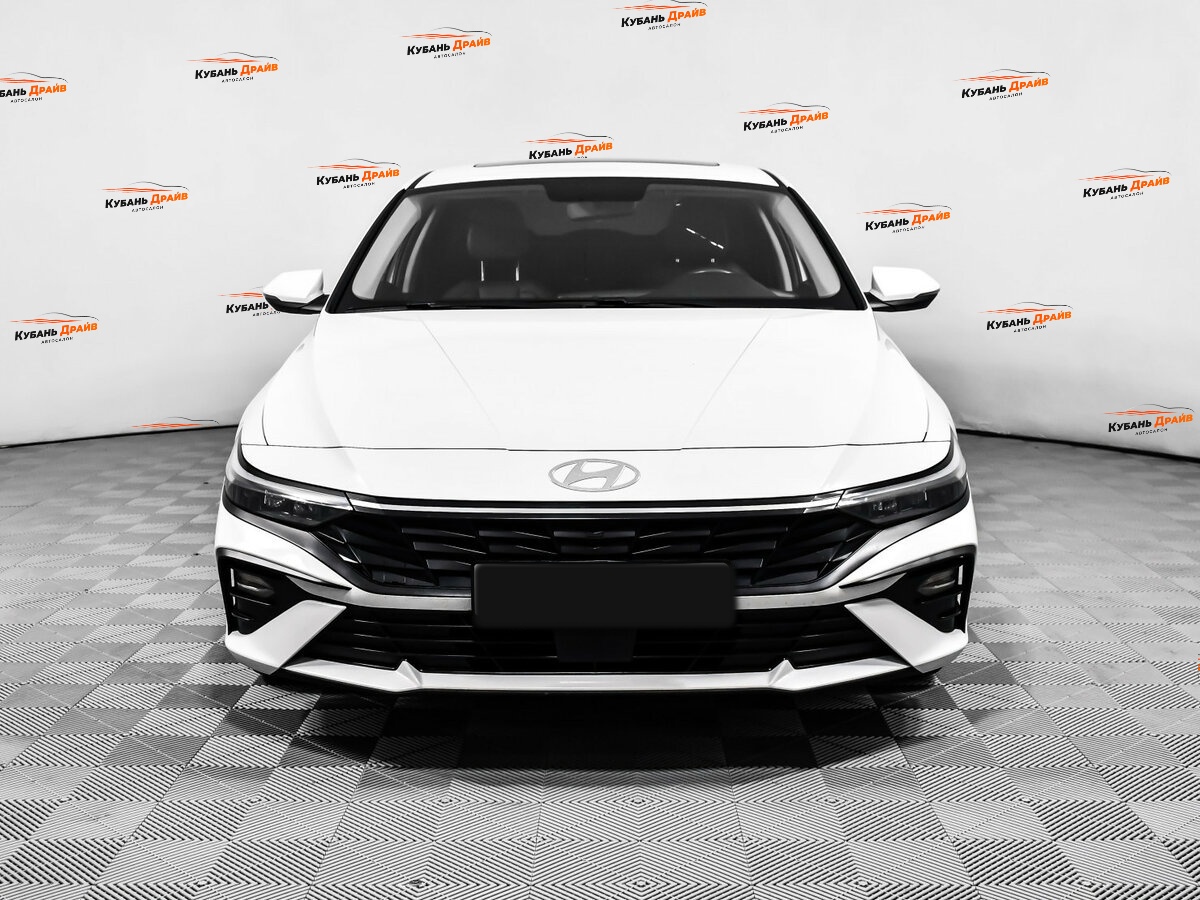 Hyundai Elantra 2023 года с пробегом. Фото: #1