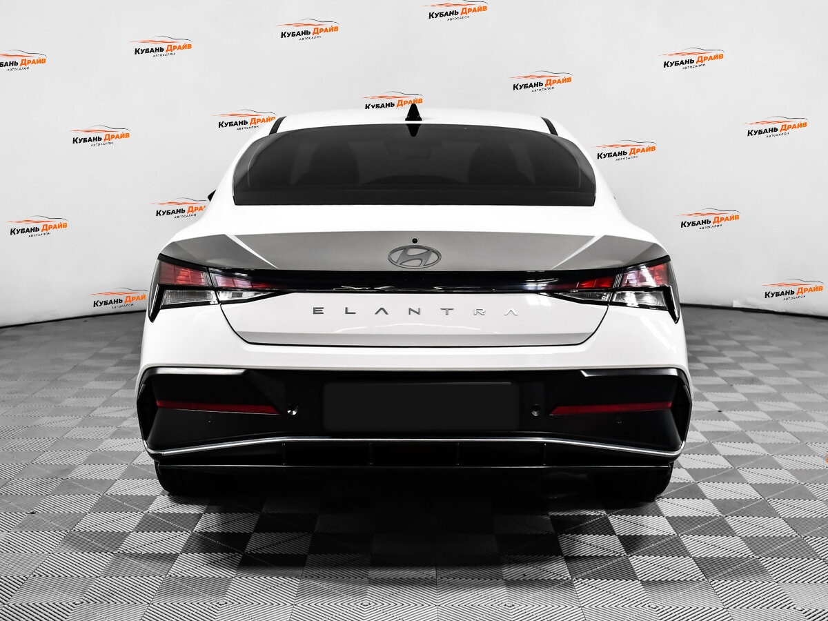 Hyundai Elantra 2023 года с пробегом. Фото: #5