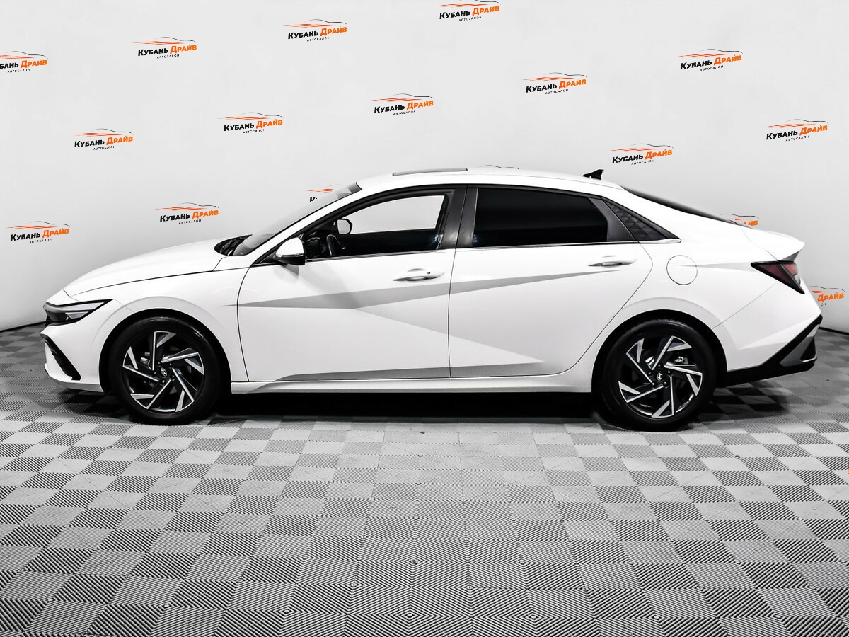 Hyundai Elantra 2023 года с пробегом. Фото: #7