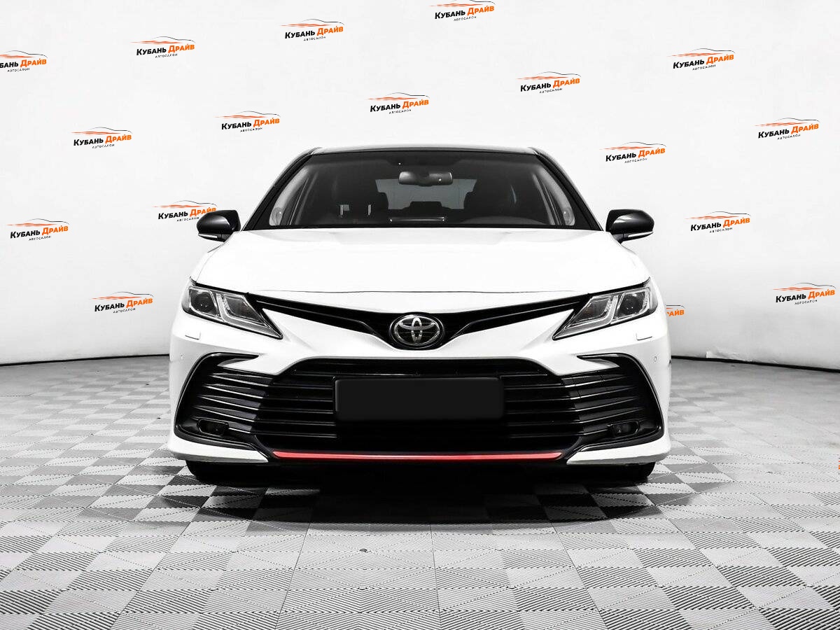 Toyota Camry 2021 года с пробегом. Фото: #1