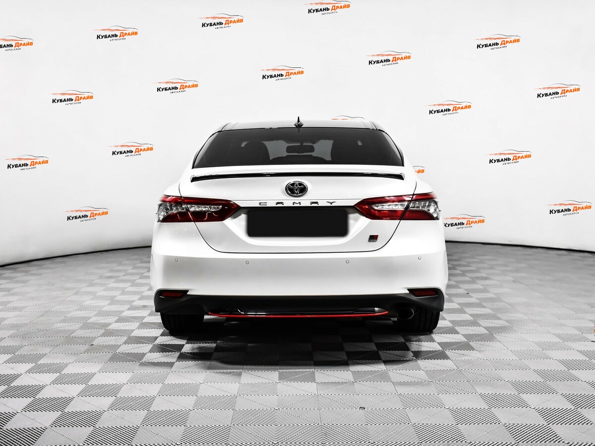Toyota Camry 2021 года с пробегом. Фото: #4