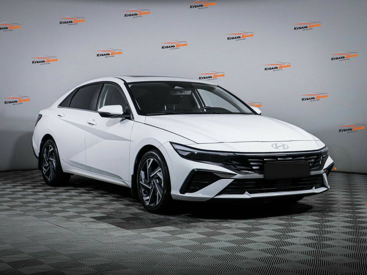 Hyundai Elantra 2024 года с пробегом. Фото: #2