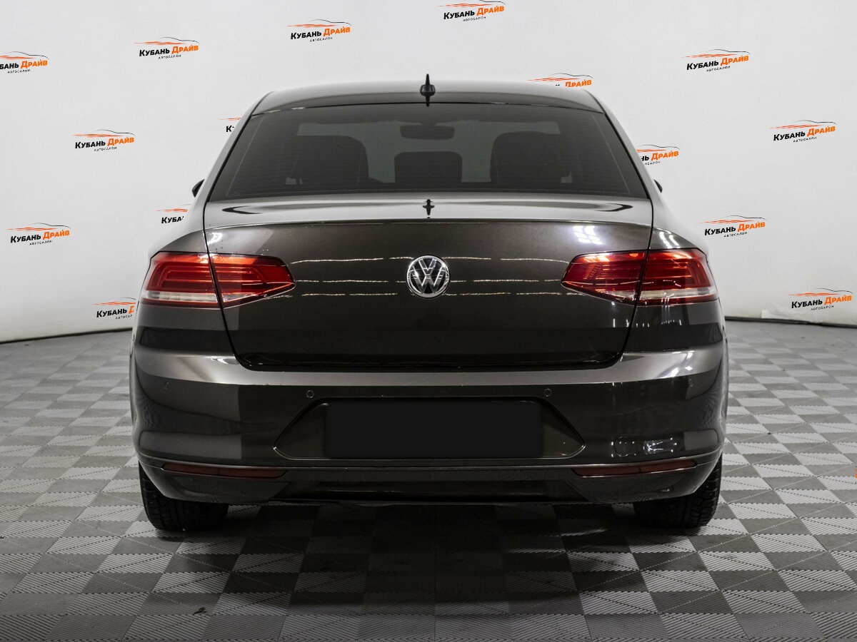 Volkswagen Passat 2017 года с пробегом. Фото: #4