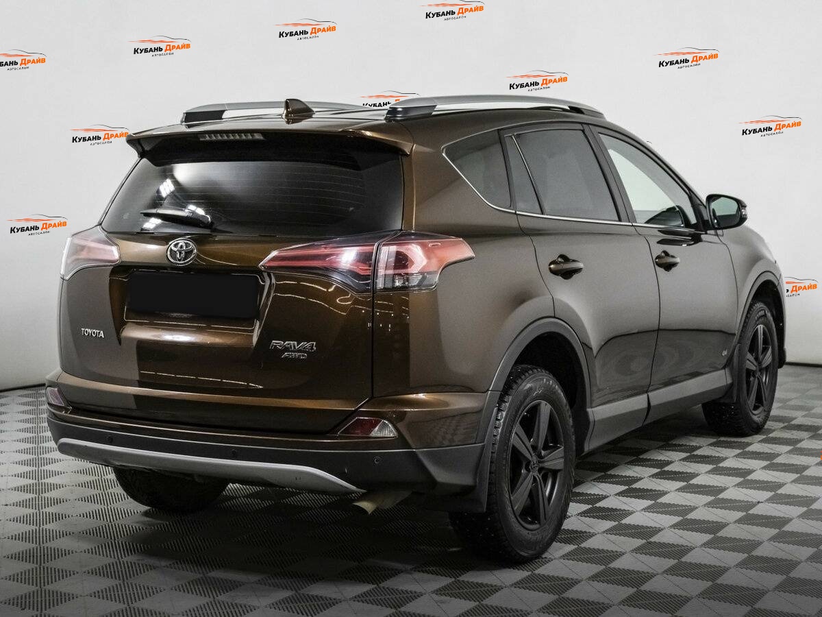 Toyota RAV4 2017 года с пробегом. Фото: #3