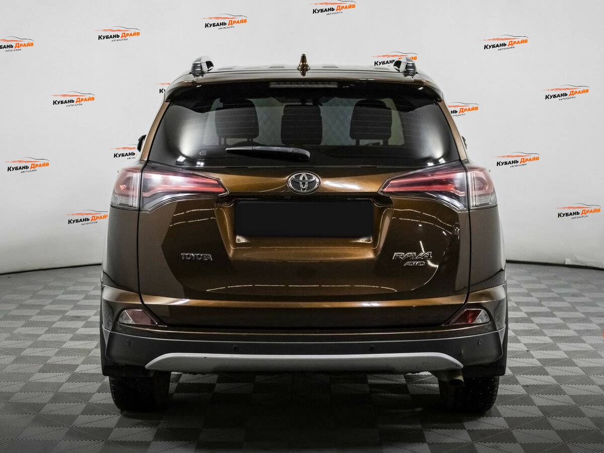 Toyota RAV4 2017 года с пробегом. Фото: #4