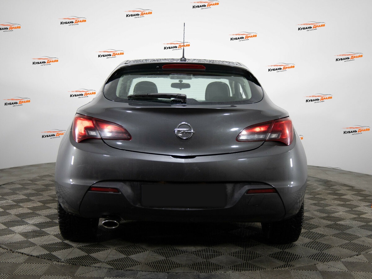 Opel Astra 2012 года с пробегом. Фото: #4