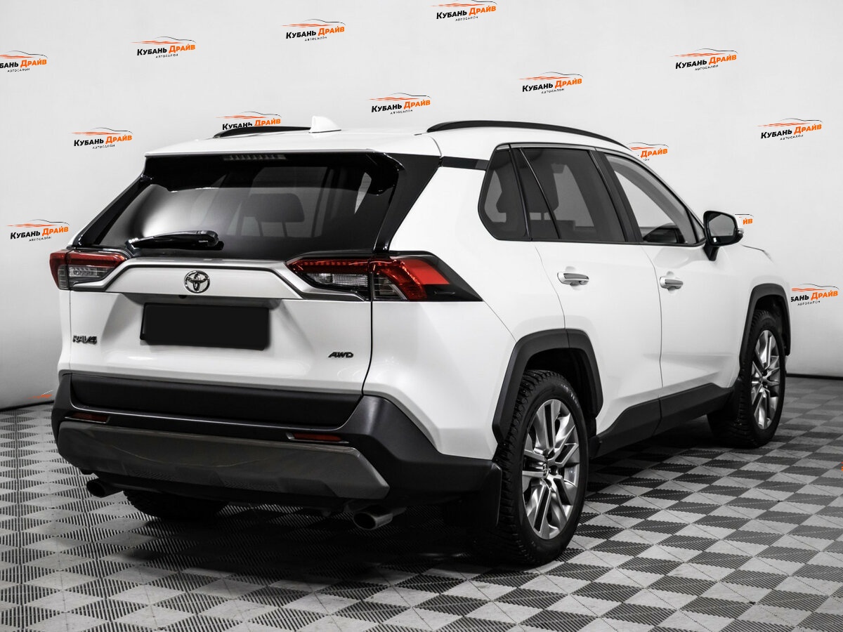 Toyota RAV4 2019 года с пробегом. Фото: #3
